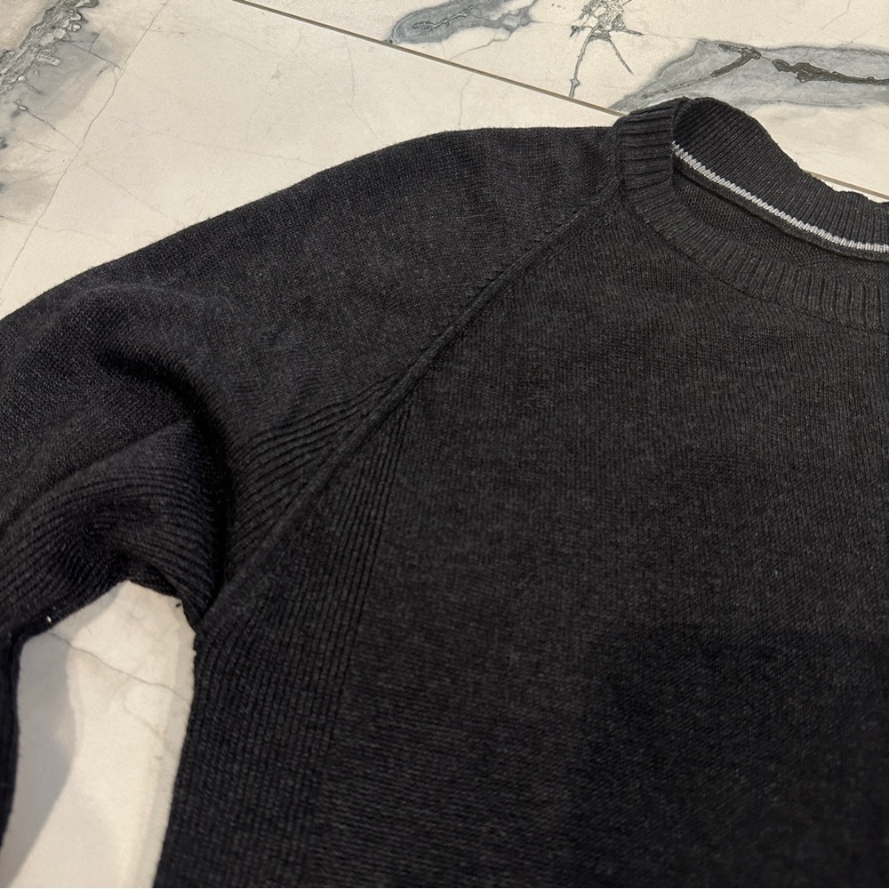 Lululemon | 8 | Black Knit Raglan Crew Neck Long Sleeve Thumbhole Top - Picture 4 of 10